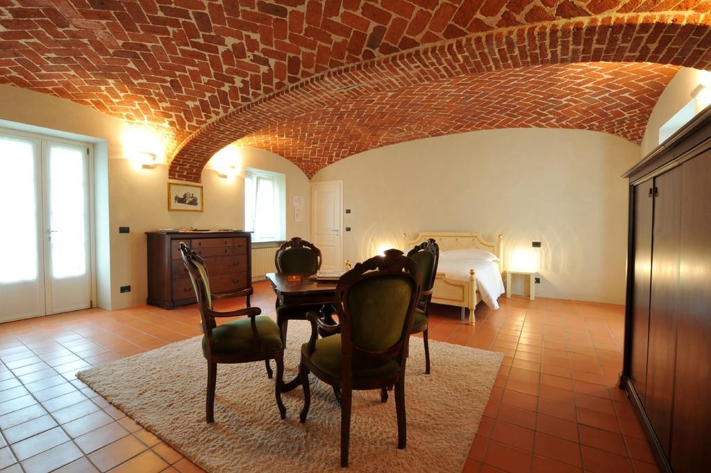 Sangrato 1883 Villa Monteu Roero Room photo